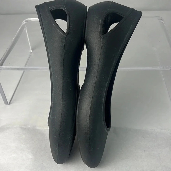 Crocs Laura Iconic Comfort Ballet Flats Slip-On Cutout Black Close Toe Size 8 - Picture 6 of 12